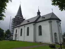 Scharfenberg, barocke Pfarrkirche St. Laurentius, erbaut von 1745 bis 1750 nach Pl�nen von Franz Christoph Nagel (01.06.2024)