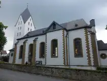 Siddinghausen, Pfarrkirche St. Johannes, vierjochigen Saalbau mit dreiseitig geschlossenem Chor, erbaut von 1723 bis 1737 (01.06.2024)