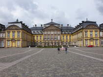 Bad Arolsen, Residenzschloss, erbaut von 1710 bis 1810 nach Plnen des Baumeister Julius Ludwig Rothweil, Deckengemlde durch den italienischen Knstlers Carlo Ludovici Castelli. Stuckarbeiten von Andrea Gallasini (31.05.2024)