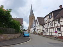 Mengeringhausen, Fachwerkhuser und St. Georg Kirche in der Nicolai Strae (31.05.2024)