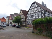 Mengeringhausen, Fachwerkhuser in der Neue Pfortenstrae (31.05.2024)