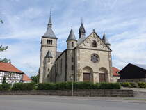 Ossendorf, neuromanische Pfarrkirche St. Johannes, erbaut 1904, Architekt Franz Mndelein (31.05.2024)