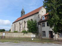 Wormeln, Klosterkirche St. Simon und Judas, Langhaus mit vier Jochen aus Bruchsteinen (31.05.2024)
