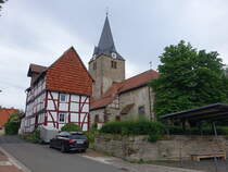 Breuna, evangelische St. Margarethe Kirche, erbaut ab 1257 (30.05.2024)