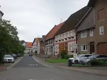 Breuna, Fachwerkh�user in der Escheberger Stra�e (30.05.2024)