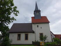 Viesebeck, evangelische Kirche, mittelalterlicher Chorturm, Langhaus erbaut 1586 (30.05.2024)