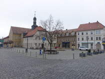 Teuchern, Rathaus und Gebude am Marktplatz (01.04.2024)