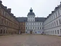 Wei�enfels, teilrestaurierter Ehrenhof von Schloss Neu-Augustusburg, erbaut im 17. Jahrhundert (01.04.2024)