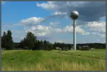 Oberhalb von Stiege steht der Wasserturm, der der Trinkwasserversorgung des kleinen Ortes dient. (28.07.2024)