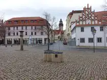 Zeitz, H�user und Oskar Br�sewitz Gedenks�ule am Ro�markt (29.03.2024)