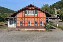 Eines der berholten Fachwerkhuser in Blaubeuren nahe dem Bahnhof am 19. Juli 2024