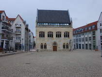 Halberstadt, historisches Rathaus am Holzmarkt, Neubau mit Rekonstruktion von Teilen der Fassade und der Ratslaube des kriegszerstrten Vorgngerbaus (24.03.2024)