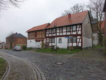 Aderstedt, Fachwerkhuser am Ernst Thlmann Platz (23.03.2024)