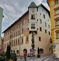 Haus mit Erker und sch�ner Fassade nahe dem Stadtplatz in Schwaz. 08.2024