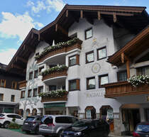 Ein auffallendes Gebude gesehen in Mayrhofen. 08.2024