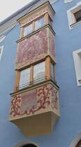 Schner Erker am Blaue Haus in der Franz Josef Strae in Schwaz. 08.2024
