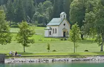 Seehofkapelle am Achensee, vom Schiff aus im Bild festgehalten. 08.2024