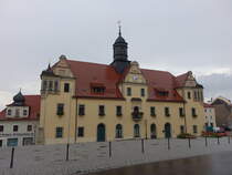 Lommatzsch, Rathaus am Markt, erbaut von 1550 bis 1555 (12.07.2024)