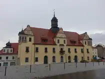 Lommatzsch, Rathaus am Markt, erbaut von 1550 bis 1555 (12.07.2024)