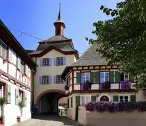 Burkheim, das Rotweiler Tor, Teil der ehemaligen Stadtbefestigung, stadtausw�rts gesehen, Aug.2024