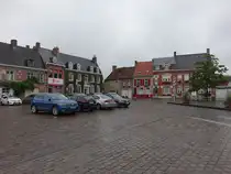 Esquelbecq, H�user in der Rue de la Gare (06.09.2024)