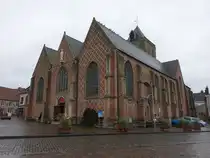 Esquelbecq, Pfarrkirche St. Folquin Kirche, erbaut im 10. Jahrhundert, ver�ndert im 17. Jahrhundert (06.09.2024)