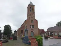 Bissezeele, Pfarrkirche St. Adrien in der Rue de la Mairie (06.09.2024)