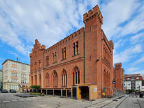 Das heutige Rathaus Kolberg (Kołobrzeg) wurde von 1829 bis 1832 im neugotischen Stil erbaut, weil das ursprngliche mittelalterliche Rathaus whrend der Belagerung durch franzsische Truppen 1807 zerstrt wurde. (September 2024)