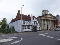 Reading, Pub The Rising Sun und St. Paul Kirche in der Castle Street (08.09.2024)