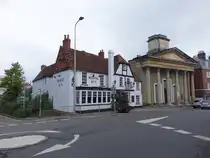 Reading, Pub The Rising Sun und St. Paul Kirche in der Castle Street (08.09.2024)