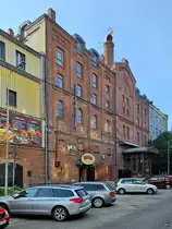 Im Bild das ehemalige Geb�ude einer Brauerei, welche 1825 in Koszalin (K�slin) gegr�ndet wurde und in den Jahren von 1865 bis 1945 zu den gr��ten Brauereien in Westpommern geh�rte. Heute ist heute ein Pub untergebracht. (September 2024)
