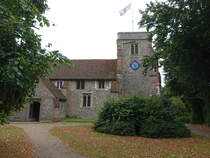 Penn, Pfarrkirche Holy Trinity in der Church Road, Kirchenschiff erbaut im 12. Jahrhundert, Kirchturm 14. Jahrhundert (09.09.2024)