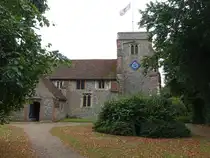 Penn, Pfarrkirche Holy Trinity in der Church Road, Kirchenschiff erbaut im 12. Jahrhundert, Kirchturm 14. Jahrhundert (09.09.2024)