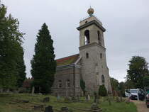 West Wycombe, Pfarrkirche St. Lawrence, erbaut im 14. Jahrhundert, Westturm 1750 erhht, Kirchenschiff neu erbaut von 1761 bis 1763 (09.09.2024)