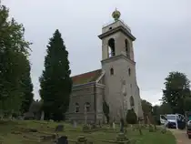 West Wycombe, Pfarrkirche St. Lawrence, erbaut im 14. Jahrhundert, Westturm 1750 erh�ht, Kirchenschiff neu erbaut von 1761 bis 1763 (09.09.2024)