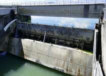 Rhinau/Elsa, Rheinwehr, geschlossenes Wehr bei Niedrigwasser, Aug.2024