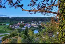 Wie eine Insel in das Altm�hltal eingebettet ist der Ortskern des Marktes Dollnstein. Dessen alte Befestigungsanlage konnte weitgehend erhalten werden.
Diesen Blickwinkel erm�glicht ein gro�er Felsen namens Stupberg.

🕓 24.5.2024 | 20:38 Uhr