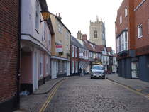 Norwich, Huser und Turm der St. George Kirche in der Princes Street (12.09.2024)