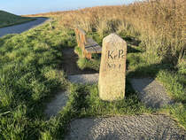 Der alte Grenzstein Nummer 1 an der deutsch-dnischen Grenze von 1864-1920 steht in Sprkbro sdlich des Dorfes Vester Vedsted. Aufnahme: 24. Oktober 2024.