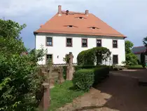 Schwarzbach, Pfarrhaus an der Hauptstra�e (12.07.2024)