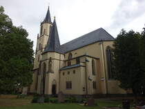 Staucha, evangelische St. Johannes Kirche, neugotisch erbaut von 1861 und 1863 nach Plnen von Professor G. Arnold (12.07.2024)