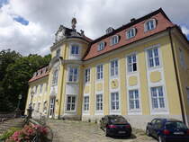 Schloss Choren, erbaut 1755 nach Entwrfen von Samuel Locke im Stil des Dresdner Rokoko (13.07.2024)