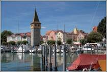 Der Hafen von Lindau mit dem Mangturm, der bis zur Inbetriebnahme des neuen Leuchtturms als Leuchtturm genutzt wurde. 10.08.2008