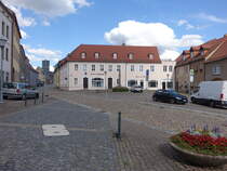 Mutzschen, Huser und Postmeilensule am Marktplatz (13.07.2024)