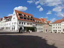 Oschatz, historische Geb�ude am Neumarkt (13.07.2024)
