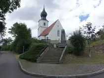 Colmnitz, evangelische Dorfkirche, erbaut um 1166, Kirchturm neu erbaut von 1739 bis 1740 (14.07.2024)