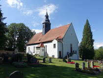 Frdergersdorf, evangelische Kirche, romanische Saalkirche, erbaut im 13. Jahrhundert (14.07.2024)