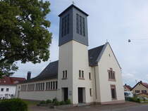 Mitlosheim, Pfarrkirche St. Cosmas und Damian, erbaut 1955 (01.08.2024)