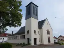 Mitlosheim, Pfarrkirche St. Cosmas und Damian, erbaut 1955 (01.08.2024)