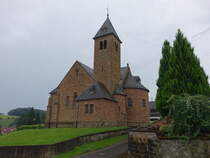 Niedersaubach, Pfarrkirche St. Antonius von Padua, erbaut von 1909 bis 1910 nach Plnen des Trierer Dombaumeisters Julius Wirtz (01.08.2024)